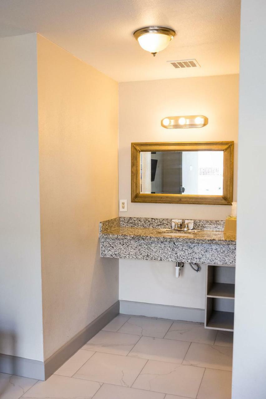Merit Inn And Suites Beaumont Buitenkant foto
