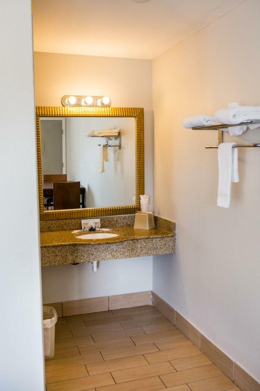 Merit Inn And Suites Beaumont Buitenkant foto